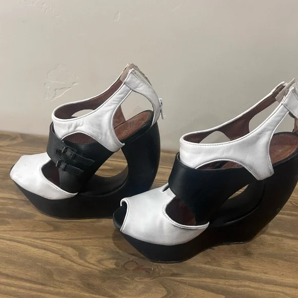 Jeffrey Campbell B/W platform sandals - Picture 2 of 7